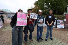 [포토] 뉴진스 하니를 기다리는 팬들