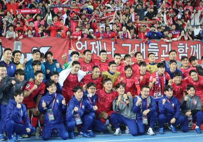 [포토] 이라크전 승리, 팬들과 함께 기쁨을